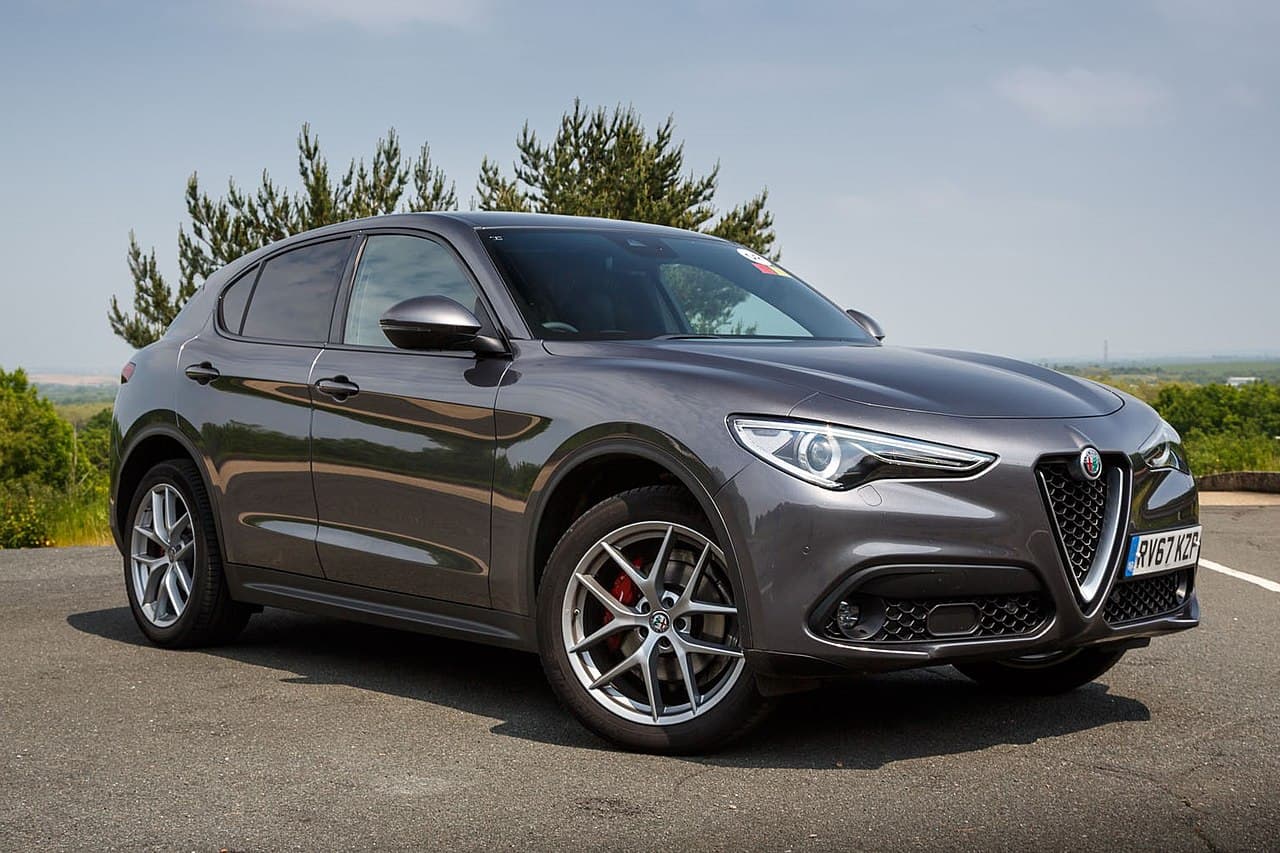 Alfa Romeo Stelvio boot space