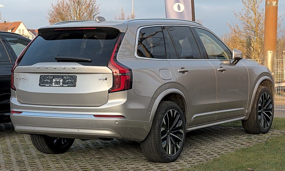 Volvo XC90 boot space